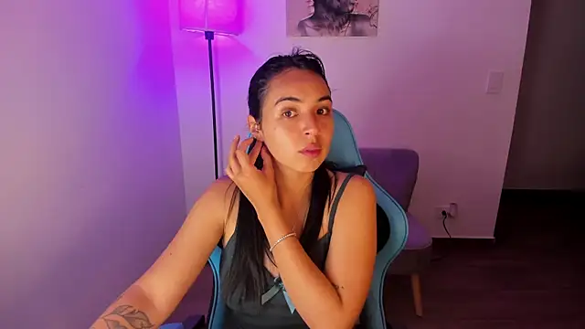 Snapshot of Miss_Nicole chatting on 11, 4, 2026 Miss Nicole online show from 11, 4, 2026