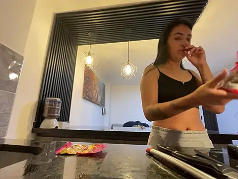 Snapshot of Miss_Nicole chatting on 12, 4, 2026 Miss Nicole online show from 12, 4, 2026