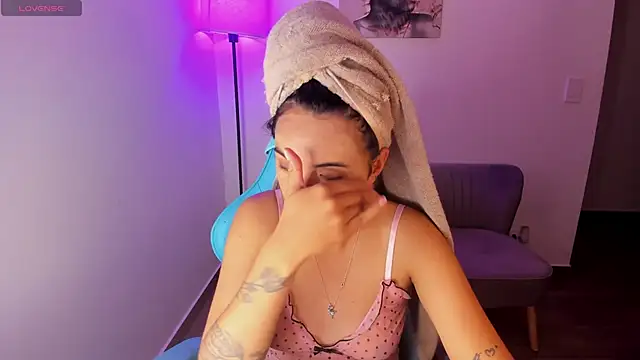 Snapshot of Miss_Nicole chatting on 25, 4, 2026 Miss Nicole online show from 25, 4, 2026