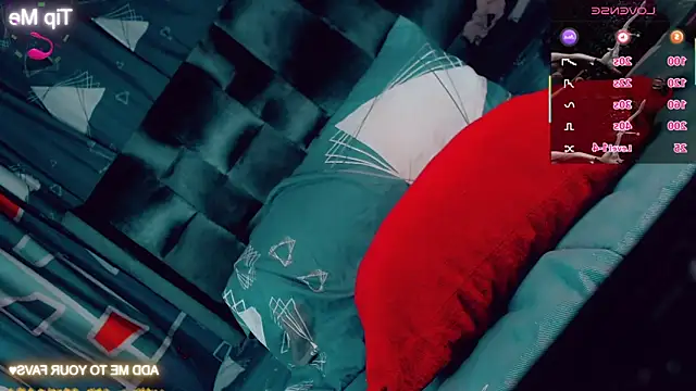 Snapshot of CharlotteBigCock chatting on 5, 3, 2026 CharlotteBigCock online show from 5, 3, 2026