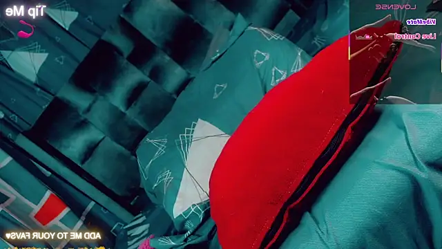 Snapshot of CharlotteBigCock chatting on 7, 3, 2026 CharlotteBigCock online show from 7, 3, 2026