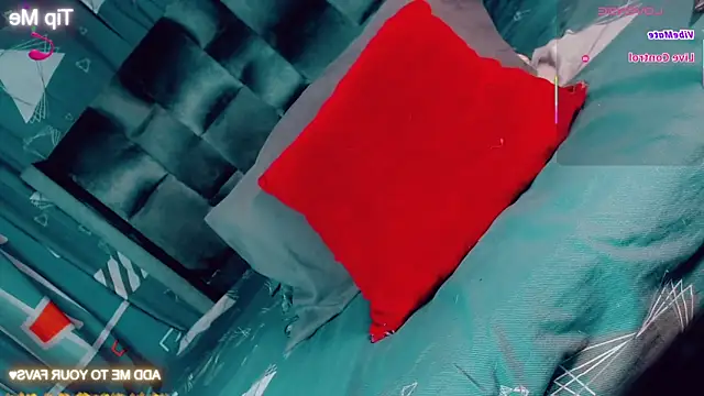 Snapshot of CharlotteBigCock chatting on 21, 3, 2026 CharlotteBigCock online show from 21, 3, 2026