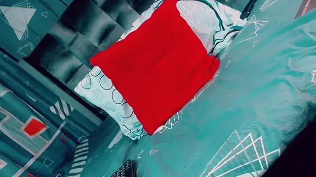 Snapshot of CharlotteBigCock chatting on 22, 4, 2026 CharlotteBigCock online show from 22, 4, 2026