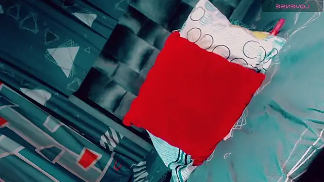 Snapshot of CharlotteBigCock chatting on 23, 4, 2026 CharlotteBigCock online show from 23, 4, 2026