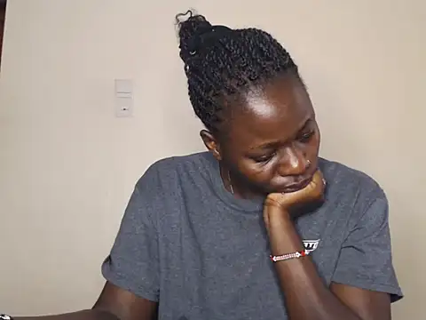 Snapshot of queenofqueens96 chatting on 27, 2, 2026 queenofqueens96 online show from 27, 2, 2026