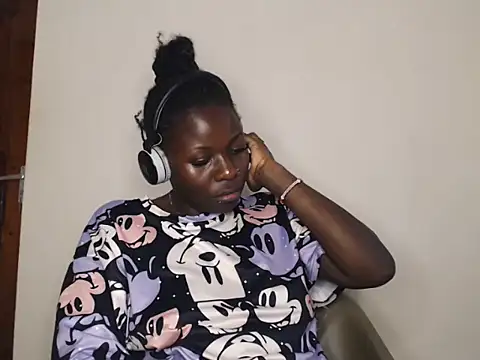 Snapshot of queenofqueens96 chatting on 12, 3, 2026 queenofqueens96 online show from 12, 3, 2026