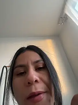 Snapshot of Reggie-Liam chatting on 22, 4, 2026 Reggie-Liam online show from 22, 4, 2026