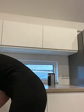 Snapshot of Suesse_Schnitte chatting on 10, 12, 2024 Suesse Schnitte online show from 10, 12, 2024