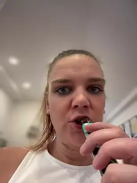 Snapshot of Suesse_Schnitte chatting on 14, 1, 2025 Suesse Schnitte online show from 14, 1, 2025