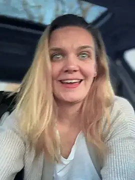 Snapshot of Suesse_Schnitte chatting on 20, 2, 2025 Suesse Schnitte online show from 20, 2, 2025