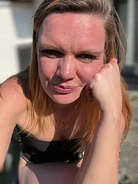 Snapshot of Suesse_Schnitte chatting on 21, 3, 2025 Suesse Schnitte online show from 21, 3, 2025