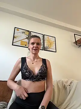 Snapshot of Suesse_Schnitte chatting on 10, 3, 2026 Suesse Schnitte online show from 10, 3, 2026