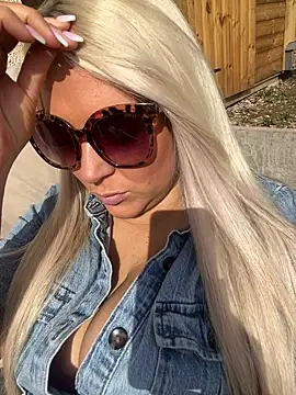 Snapshot of Bustyblondebabe32 chatting on 6, 3, 2025 Bustyblondebabe32 online show from 6, 3, 2025