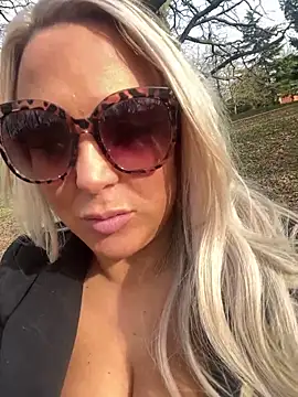 Snapshot of Bustyblondebabe32 chatting on 21, 3, 2025 Bustyblondebabe32 online show from 21, 3, 2025