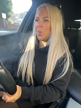 Snapshot of Bustyblondebabe32 chatting on 29, 9, 2025 Bustyblondebabe32 online show from 29, 9, 2025