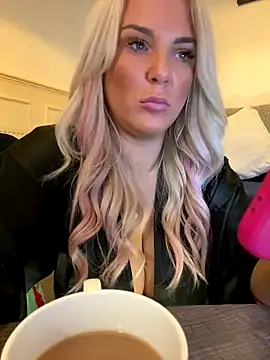 Snapshot of Bustyblondebabe32 chatting on 7, 11, 2025 Bustyblondebabe32 online show from 7, 11, 2025