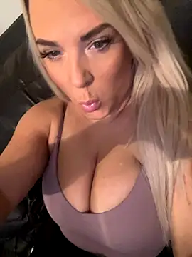 Snapshot of Bustyblondebabe32 chatting on 3, 12, 2025 Bustyblondebabe32 online show from 3, 12, 2025