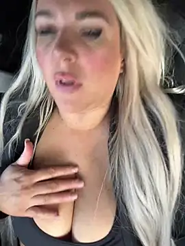 Bustyblondebabe32 online show from 23, 2, 2026