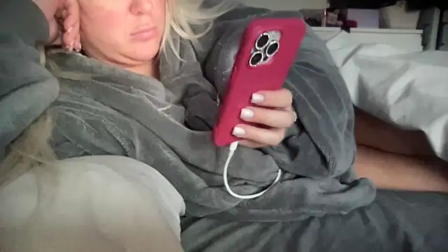 Bustyblondebabe32 online show from 26, 3, 2026