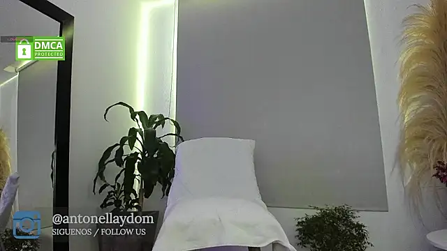 Snapshot of antonella_dom1 chatting on 24, 3, 2026 antonella dom1 online show from 24, 3, 2026