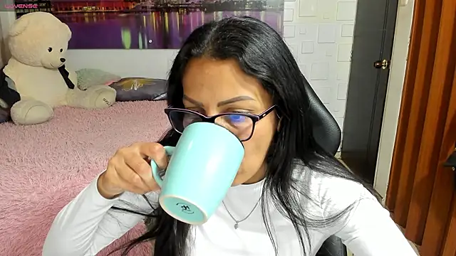 Snapshot of alma_blue chatting on 25, 3, 2026 alma blue online show from 25, 3, 2026