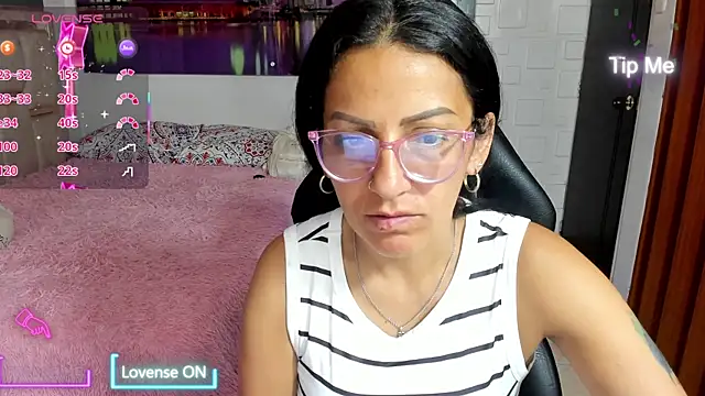 Snapshot of alma_blue chatting on 7, 4, 2026 alma blue online show from 7, 4, 2026