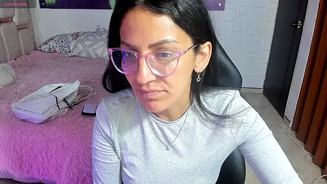 Snapshot of alma_blue chatting on 16, 4, 2026 alma blue online show from 16, 4, 2026