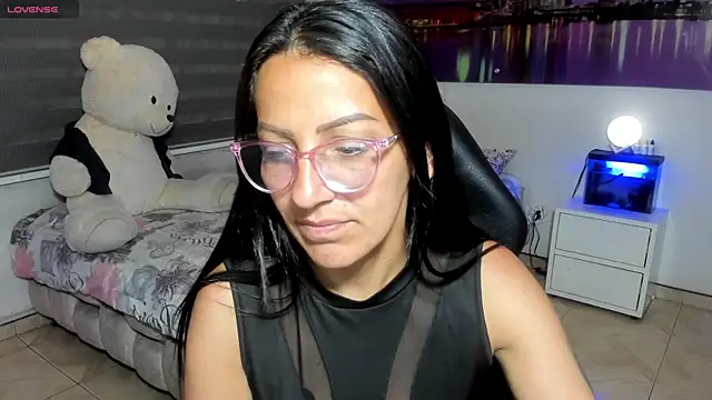 Snapshot of alma_blue chatting on 14, 5, 2026 alma blue online show from 14, 5, 2026