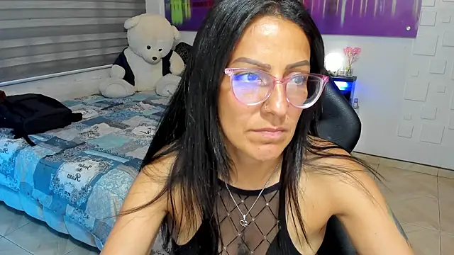 Snapshot of alma_blue chatting on 19, 5, 2026 alma blue online show from 19, 5, 2026
