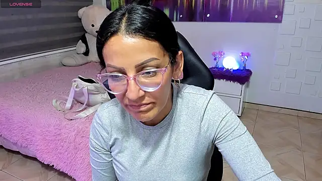 Snapshot of alma_blue chatting on 28, 5, 2026 alma blue online show from 28, 5, 2026