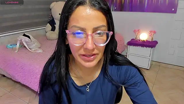Snapshot of alma_blue chatting on 4, 6, 2026 alma blue online show from 4, 6, 2026