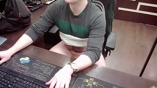 Snapshot of alex89north chatting on 2, 3, 2026 alex89north online show from 2, 3, 2026