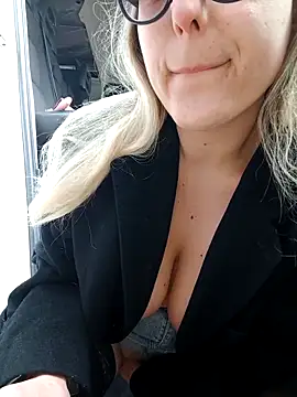 Snapshot of dolcehelena993 chatting on 7, 3, 2026 dolcehelena993 online show from 7, 3, 2026