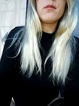 Snapshot of dolcehelena993 chatting on 15, 3, 2026 dolcehelena993 online show from 15, 3, 2026