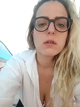 Snapshot of dolcehelena993 chatting on 21, 4, 2026 dolcehelena993 online show from 21, 4, 2026