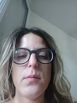 Snapshot of dolcehelena993 chatting on 19, 7, 2026 dolcehelena993 online show from 19, 7, 2026