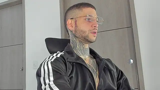 Snapshot of _jamesleandros1 chatting on 8, 9, 2025 jamesleandros1 online show from 8, 9, 2025