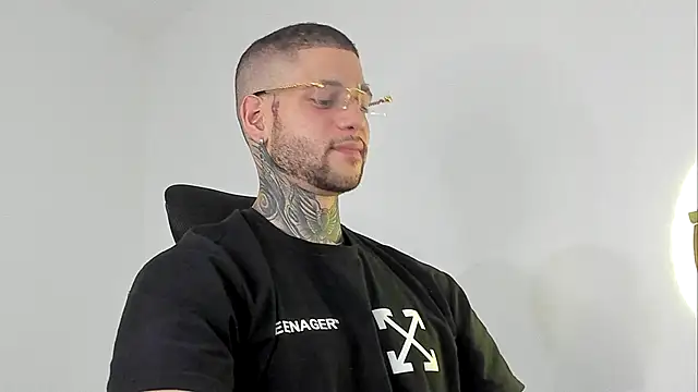 Snapshot of _jamesleandros1 chatting on 30, 9, 2025 jamesleandros1 online show from 30, 9, 2025