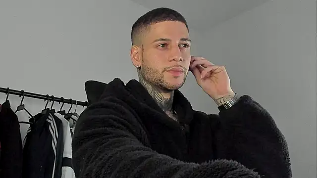 Snapshot of _jamesleandros1 chatting on 16, 10, 2025 jamesleandros1 online show from 16, 10, 2025