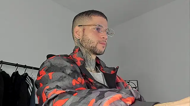 Snapshot of _jamesleandros1 chatting on 11, 11, 2025 jamesleandros1 online show from 11, 11, 2025