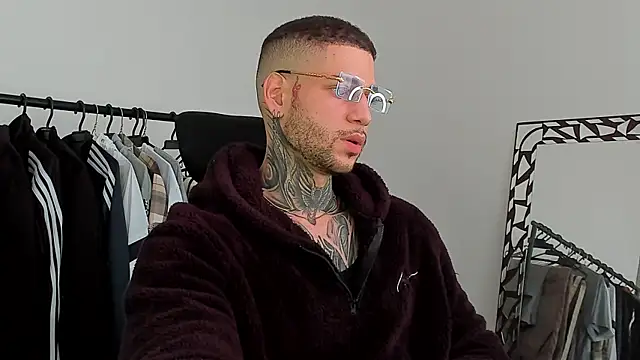 Snapshot of _jamesleandros1 chatting on 23, 11, 2025 jamesleandros1 online show from 23, 11, 2025