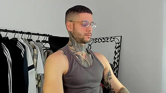 Snapshot of _jamesleandros1 chatting on 26, 11, 2025 jamesleandros1 online show from 26, 11, 2025