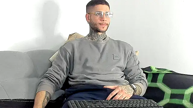 Snapshot of _jamesleandros1 chatting on 29, 11, 2025 jamesleandros1 online show from 29, 11, 2025