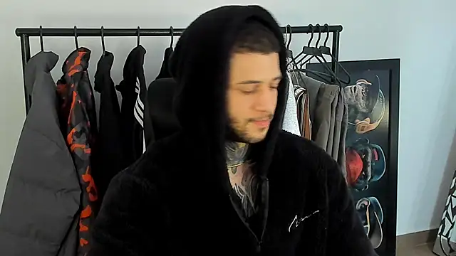 Snapshot of _jamesleandros1 chatting on 3, 12, 2025 jamesleandros1 online show from 3, 12, 2025