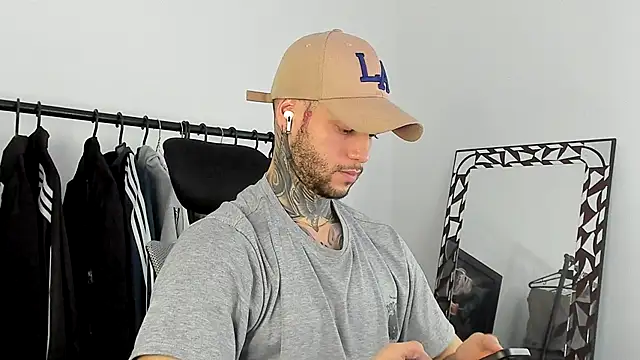 Snapshot of _jamesleandros1 chatting on 14, 12, 2025 jamesleandros1 online show from 14, 12, 2025