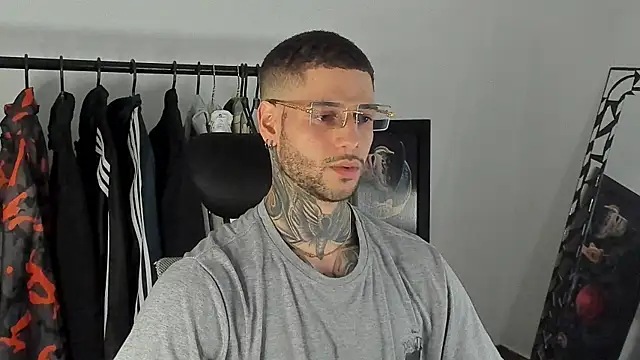 Snapshot of _jamesleandros1 chatting on 16, 12, 2025 jamesleandros1 online show from 16, 12, 2025