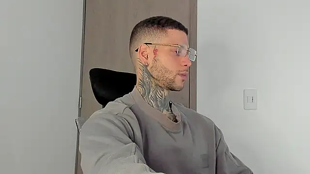 Snapshot of _jamesleandros1 chatting on 15, 1, 2026 jamesleandros1 online show from 15, 1, 2026