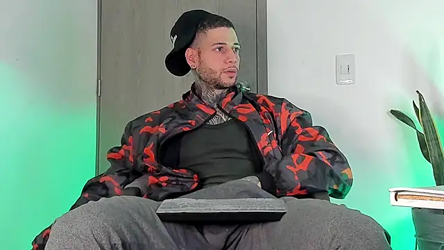 Snapshot of _jamesleandros1 chatting on 24, 2, 2026 jamesleandros1 online show from 24, 2, 2026