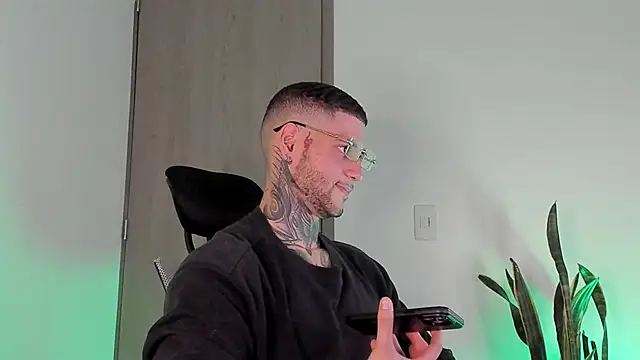 Snapshot of _jamesleandros1 chatting on 28, 2, 2026 jamesleandros1 online show from 28, 2, 2026