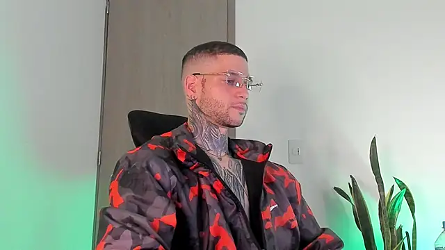 Snapshot of _jamesleandros1 chatting on 5, 3, 2026 jamesleandros1 online show from 5, 3, 2026